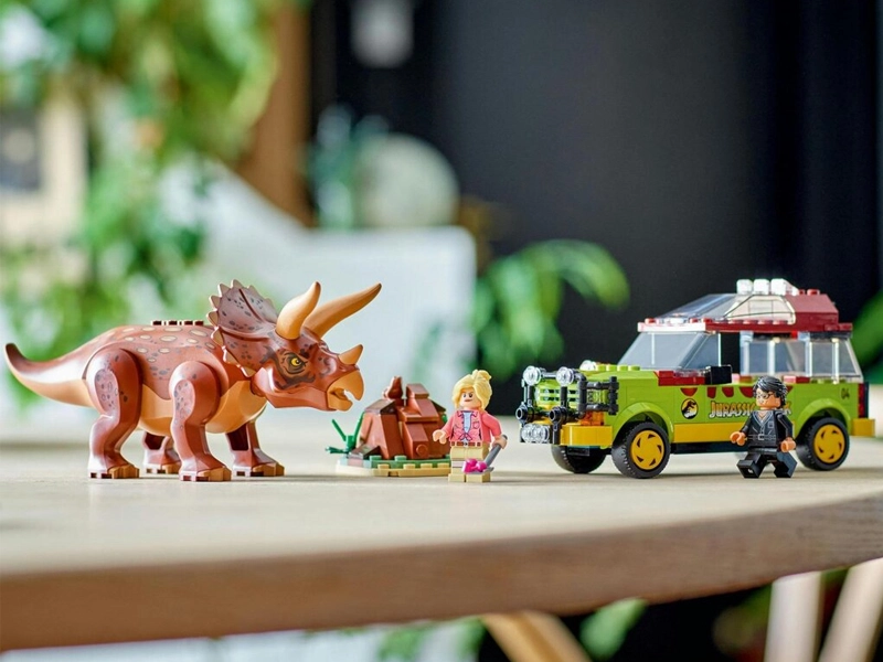 LEGO Jurassic World Výskum triceratopsa.