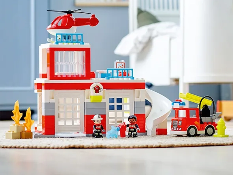Lego Hasičská stanica a vrtuľník.