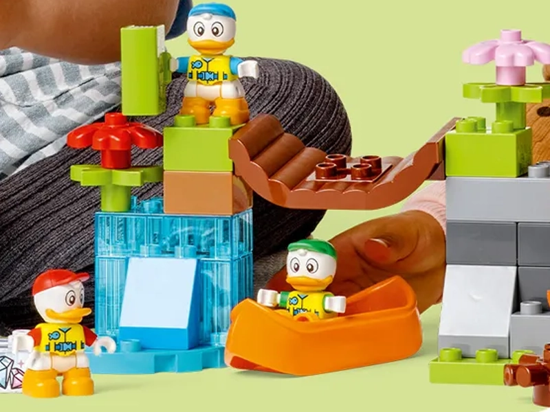 Lego Duplo Disney Mickey Mouse a priatelia a doborodružná kempovačka.