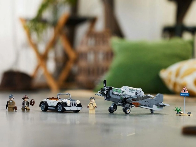 Lego Indiana Jones Bojové lietadlo.