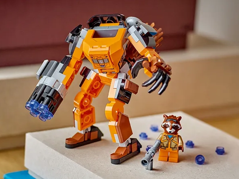 Lego Rocket v robotickom brnení.