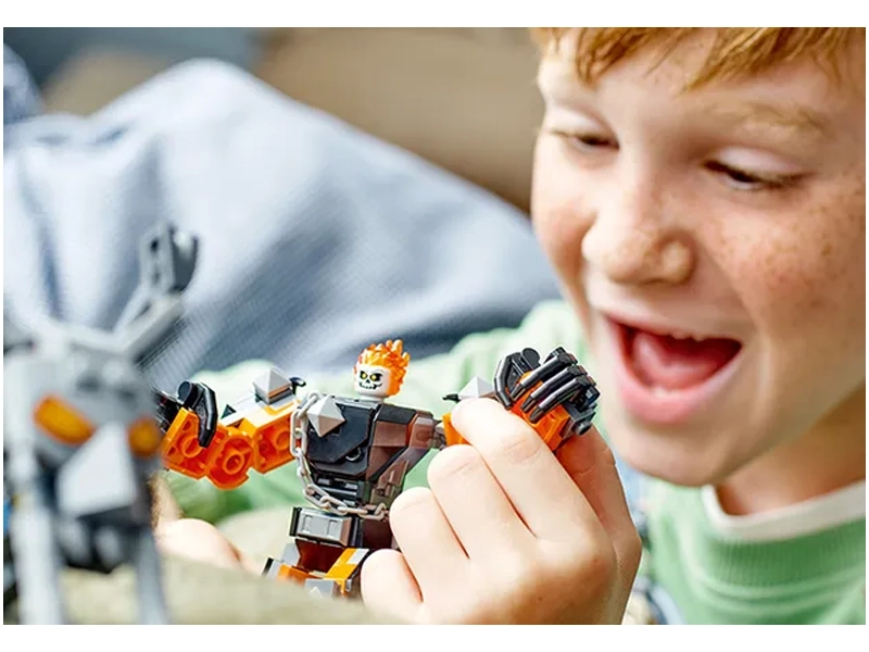 LEGO® Marvel Polohovateľný robotický oblek.