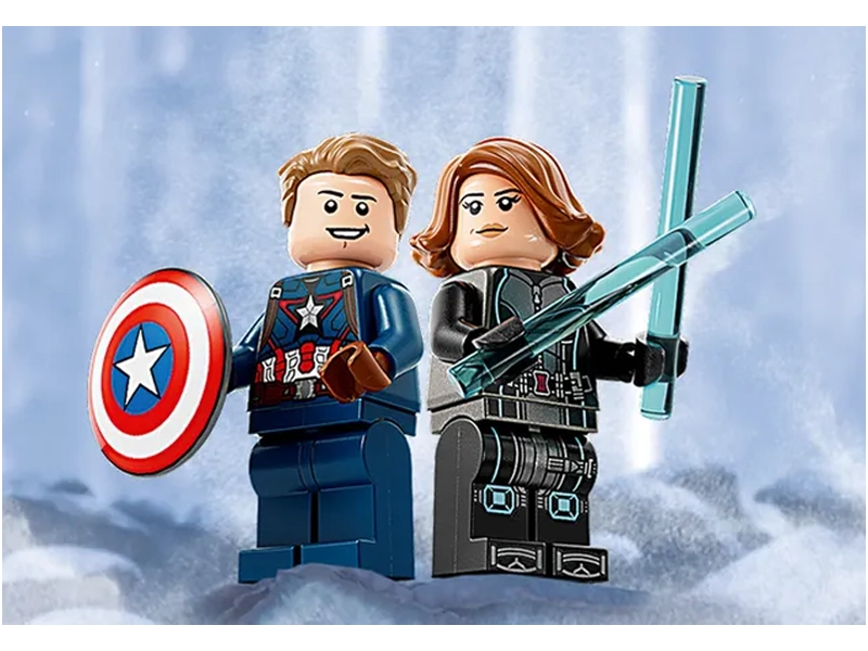 Lego Marvel minifigúrky Black Widow a Captain America.