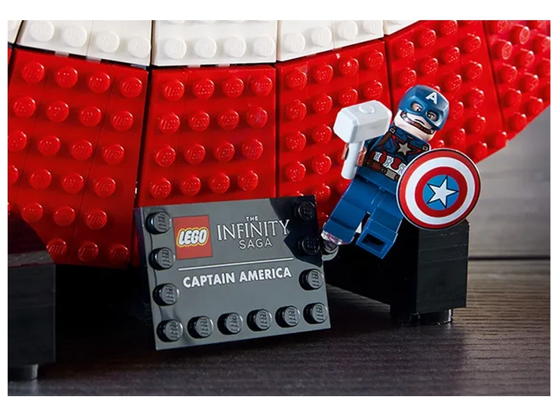Minifigúrka LEGO Captain America.