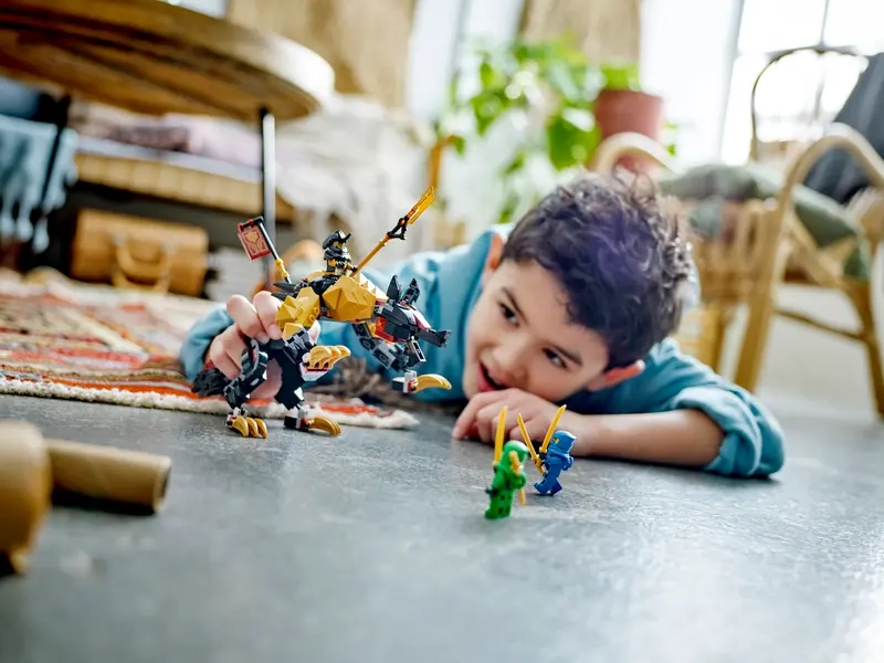 Lego Ninjago Cisársky lovec drakov.