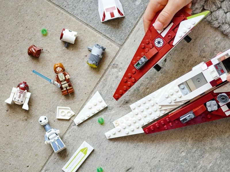 Lego Star Wars Jediovská stíhačka Obi-Wana Kenobiho.