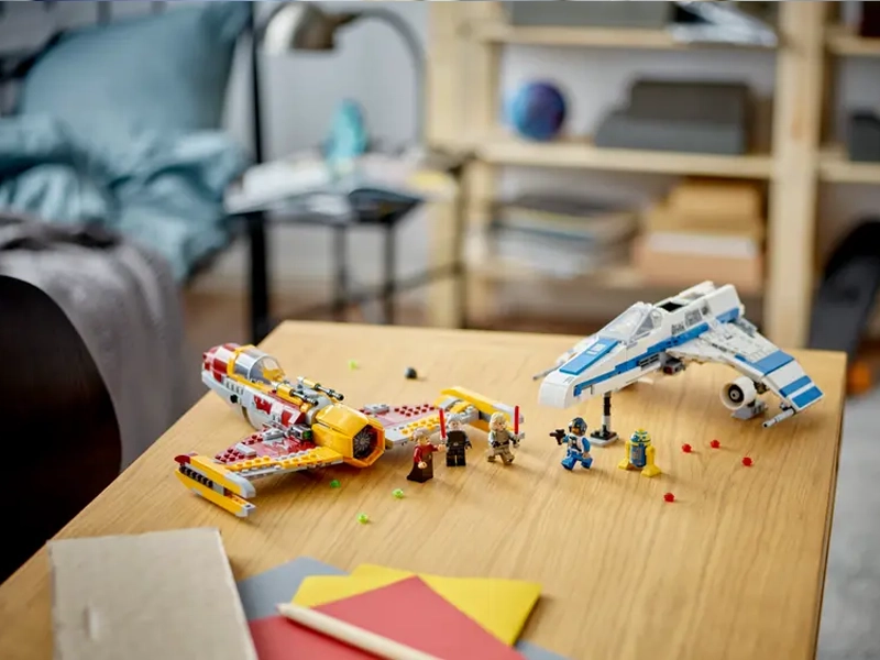 Stavebnica LEGO®® Star Wars™ 75364 Stíhačka E-Wing™ Novej republiky vs. stíhačka Shin Hati.