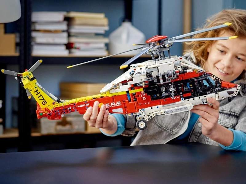 LEGO Technic 42145 Záchranárska helikoptéra Airbus H175.