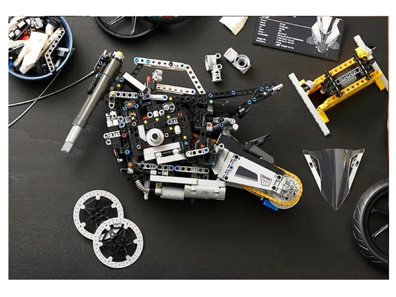 LEGO motorka BMW M 1000 RR.