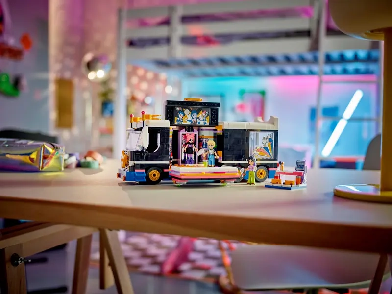 LEGO Friends Autobus pre turné popových hviezd.