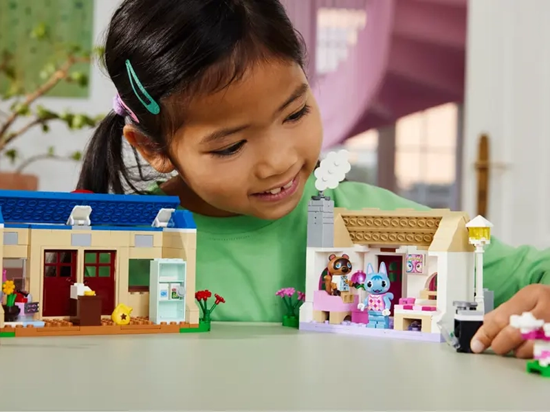 Stavebnica LEGO Animal Crossing Nook's Cranny a dom Rosie.