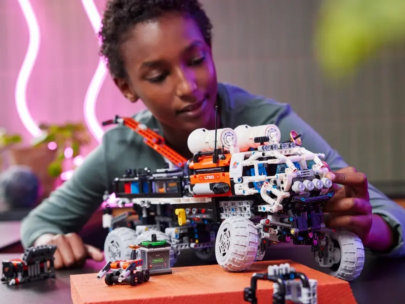 LEGO Technic 42180 Prieskumné vozidlo s posádkou na Marse.