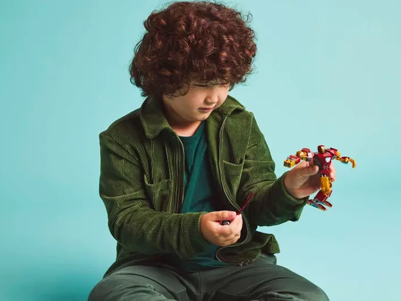 Stavebnica LEGO 76307 Marvel Iron Man v robotickom obleku vs. Ultron.