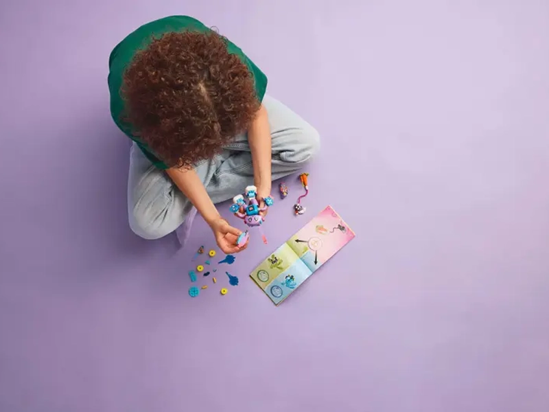 Stavebnica LEGO 71490 Izzie a herný zajačik Bunchurro.