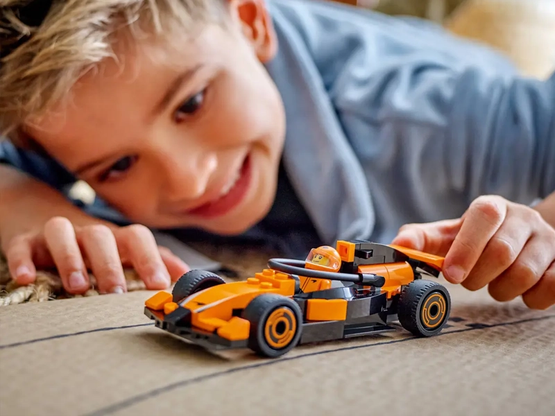 LEGO 60442 Jazdec F1® s pretekárskym autom McLaren.