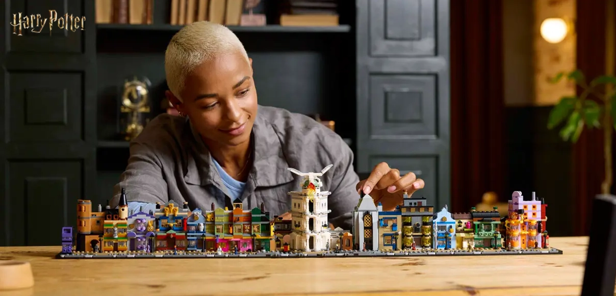 HERO LEGO 76444 Harry Potter Čarodejnícke obchody v Šikmej uličke.