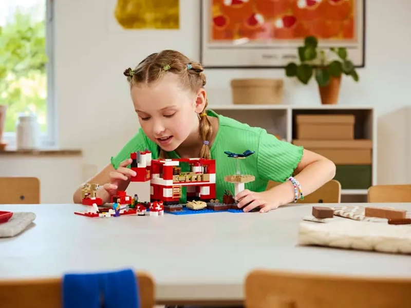 Stavebnica LEGO Minecraft 21270 Dom kravotrávok.