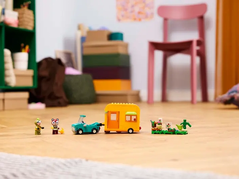 LEGO Animal Crossing™ Leif, karavan a záhradkársky obchod.