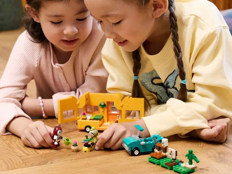 Stavebnica LEGO Animal Crossing™ 77054 Leif, karavan a záhradkársky obchod.