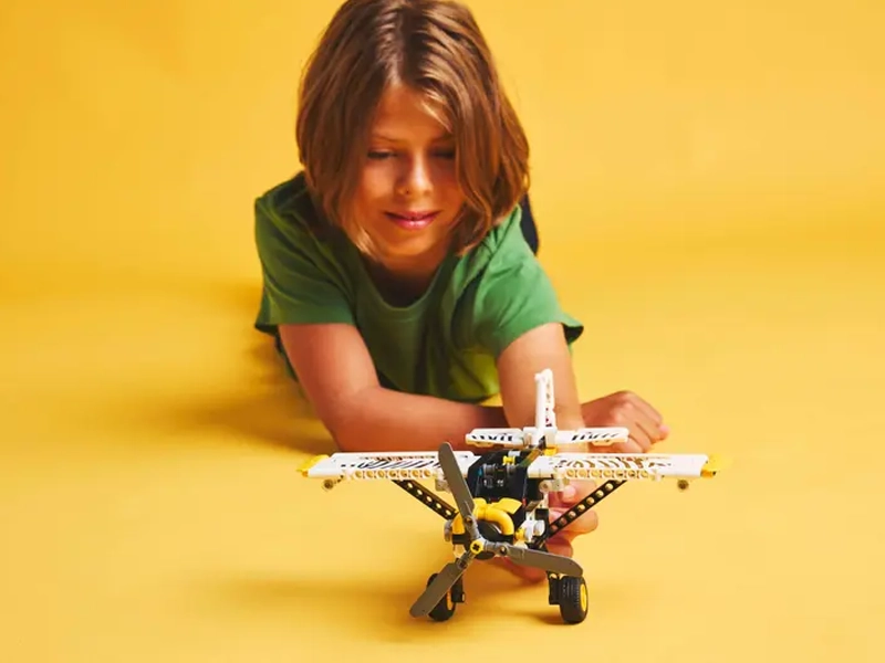 LEGO TECHNIC 42198 Lietadlo do vzdialených oblastí.