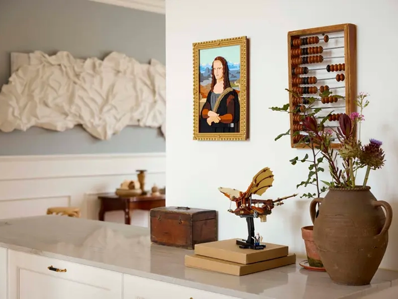 Stavebnica LEGO ICONS 10363 Lietajúci stroj Leonarda da Vinciho.