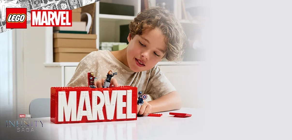 HERO LEGO 76313 Marvel: Logo MARVEL a minifigúrky.