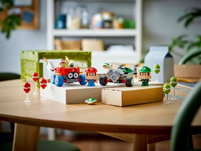 Stavebnica LEGO 72034 Super Mario™ Mario Kart™ – Baby Mario vs. Baby Luigi