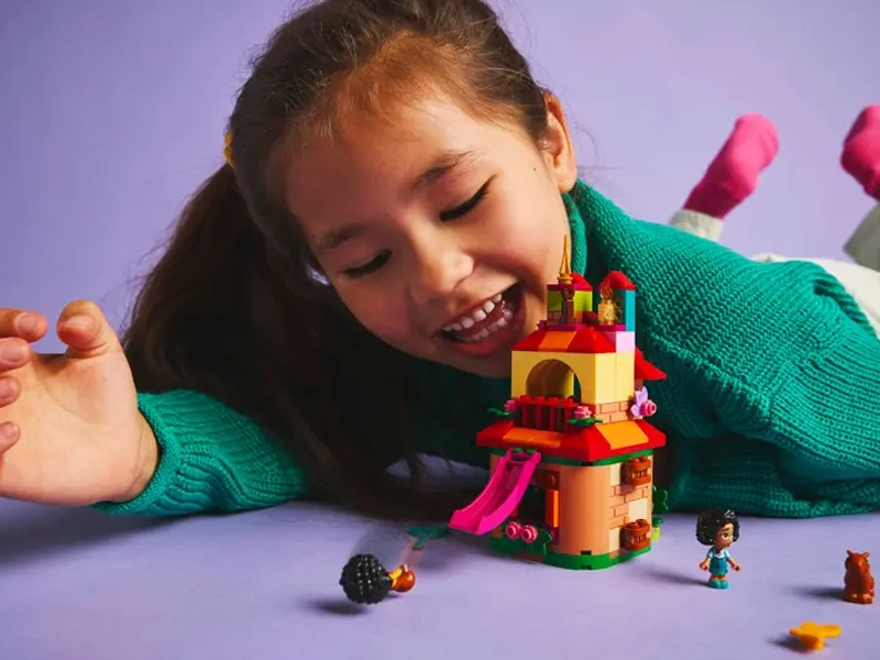 LEGO 43261 Disney Miniatúrny domček z filmu Encanto.
