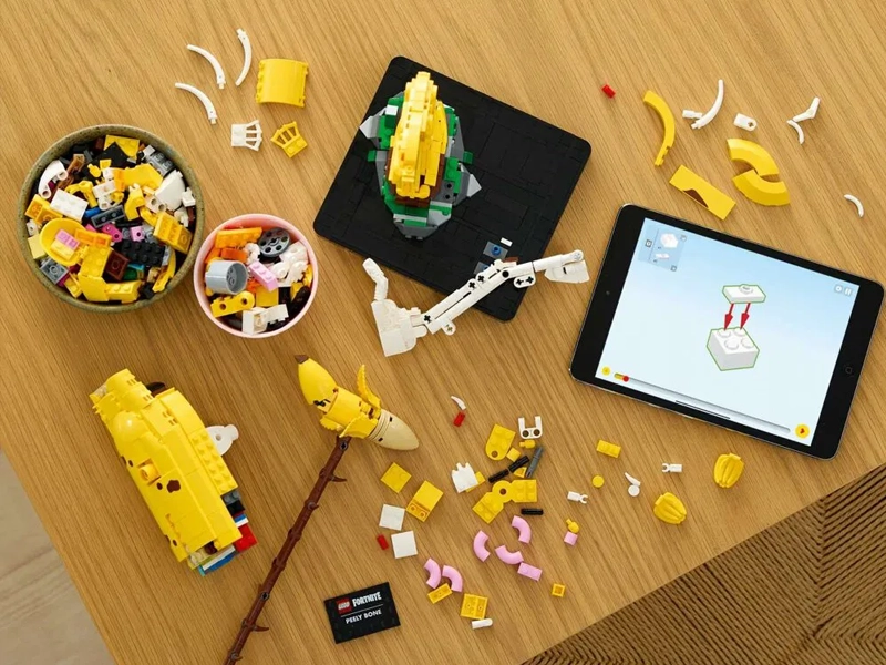 Stavebnica LEGO® Fortnite® 77072 Peely Bone.