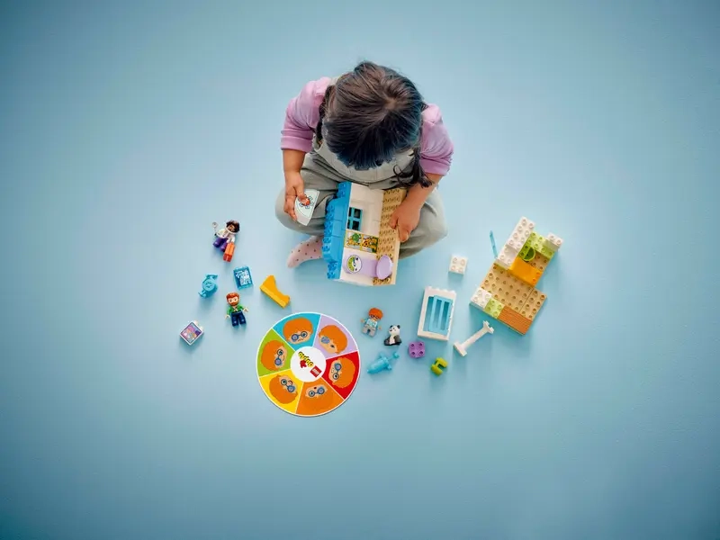 Stavebica LEGO® DUPLO® 10449 Prvá návšteva u lekára.