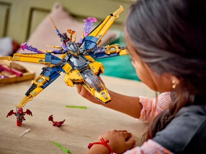 LEGO® NINJAGO® Rasovo a Arinovo superbúrkové lietadlo.