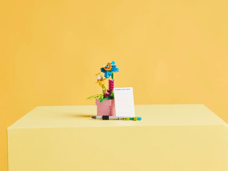 Stavebnica LEGO Creator 3 v 1 31169 Písací stroj s kvetmi.