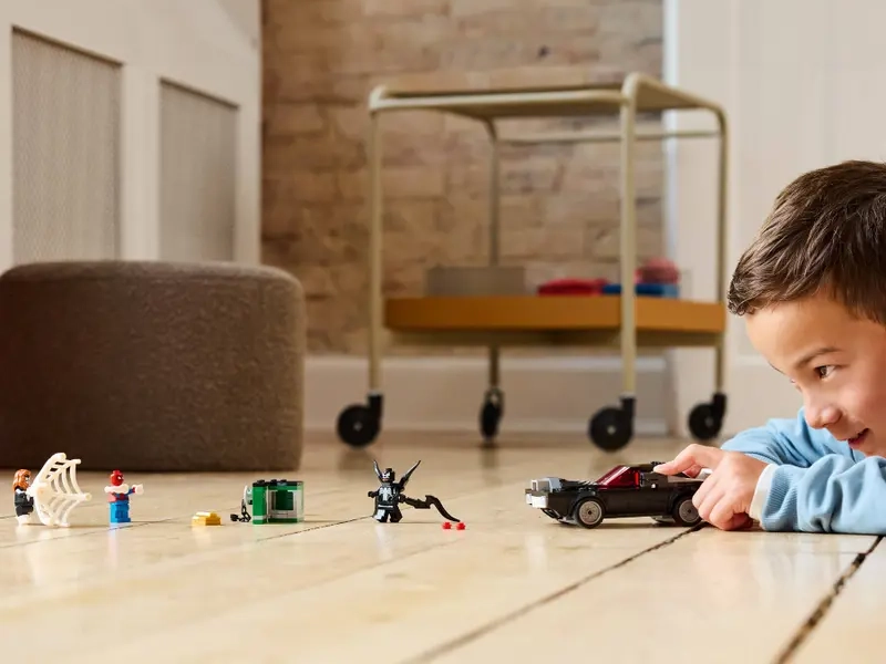 LEGO® Marvel 76309 Spider-Man vs. Venomov výkonný športiak.