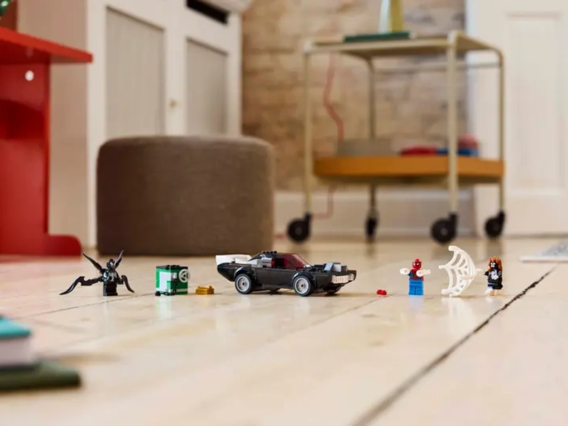 LEGO® Marvel Spider-Man vs. Venomov výkonný športiak.