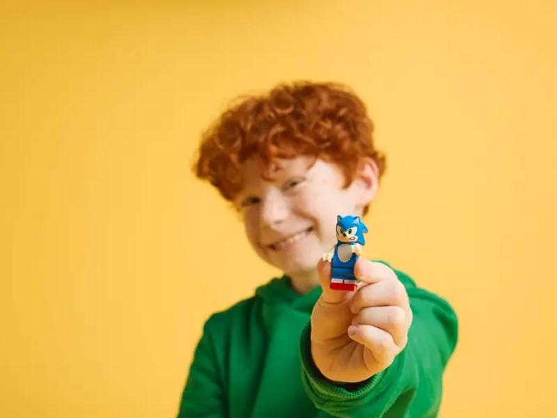 LEGO® Sonic the Hedgehog™ Sonic a súboj pri táboráku.