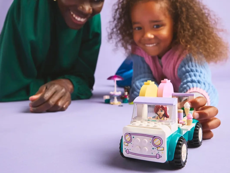 LEGO® Friends 42644 Zmrzlinárske auto v mestečku Heartlake.