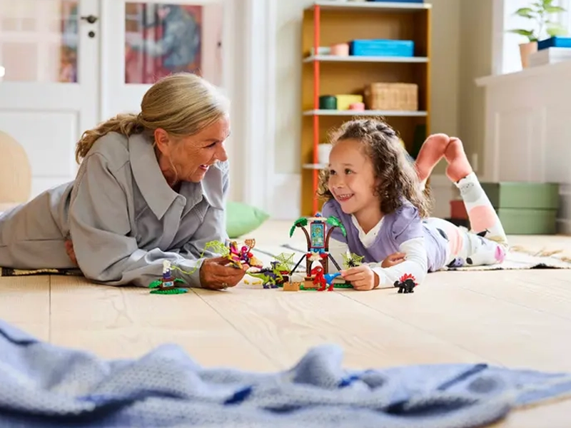 LEGO® Marvel Spidey a jeho fantastickí priatelia Spidey, Gobby a bitka raptorov v základni na strome