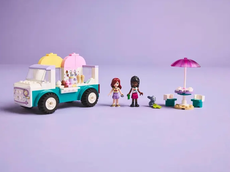 Stavebnica LEGO® Friends 42644 Zmrzlinárske auto v mestečku Heartlake.