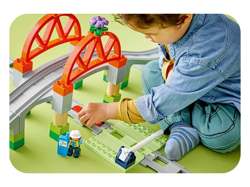 LEGO® DUPLO® 10426 Železničný most a koľajnice.