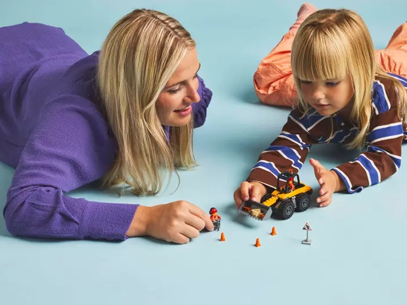 Stavebnica LEGO® City 60450 Žltý stavebný lopatový nakladač.