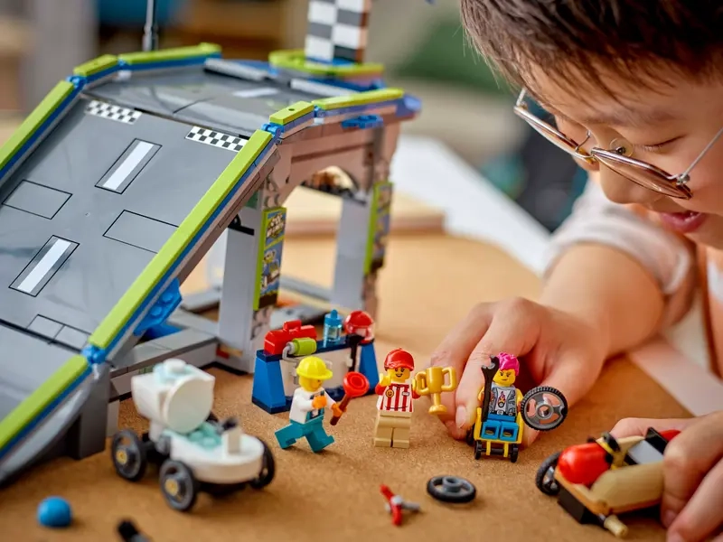 Stavebnica LEGO® City 60460 Tvoje pravidlá: Pretekárska dráha s rampami.