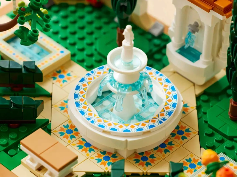 LEGO® Icons 10359 Záhrada s fontánou