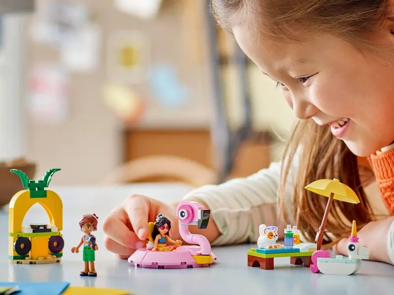 LEGO Friends 42658 Zábava pri bazéne s jednorožcom a plameniakom