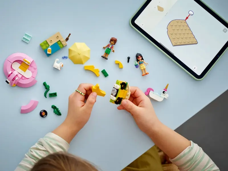 Stavebnica LEGO Friends 42658 Zábava pri bazéne s jednorožcom a plameniakom