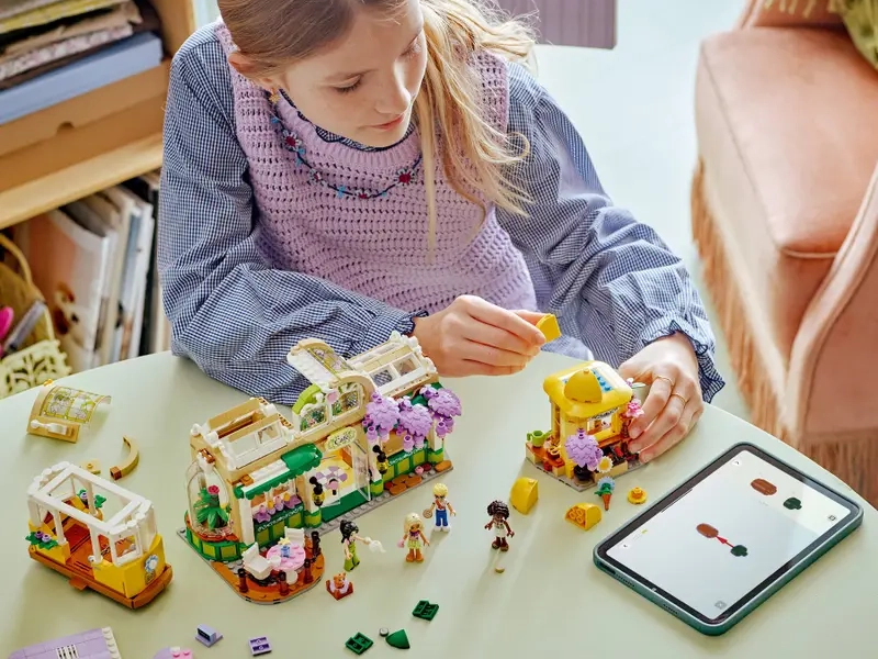 Stavebnica LEGO Friends 42671 Kaviareň plná rastlín a kvetinárstvo