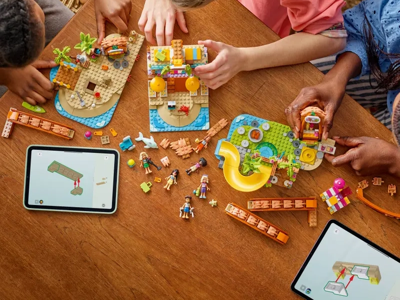 Stavebnica LEGO Friends 42673 Rodinná dovolenka na pláži