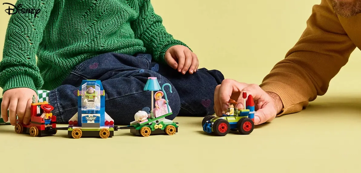 HERO LEGO Disney a Pixar 43264 Slávnostný vláčik a Autíčko z Toy Story.