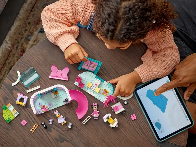 LEGO Disney 43274 Minnie a hotel pre domácich miláčikov