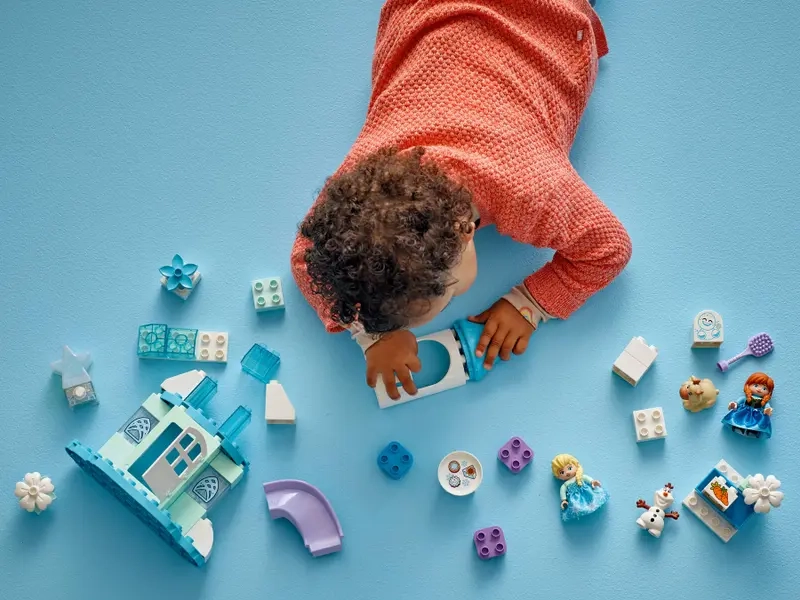 LEGO® DUPLO®  Disney 10455 Ľadové kráľovstvo: Anna a Elsa a oslava na hrade