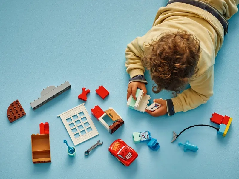 LEGO® DUPLO®  Disney 10456 McQueen a návšteva v garáži doktora Hudsona